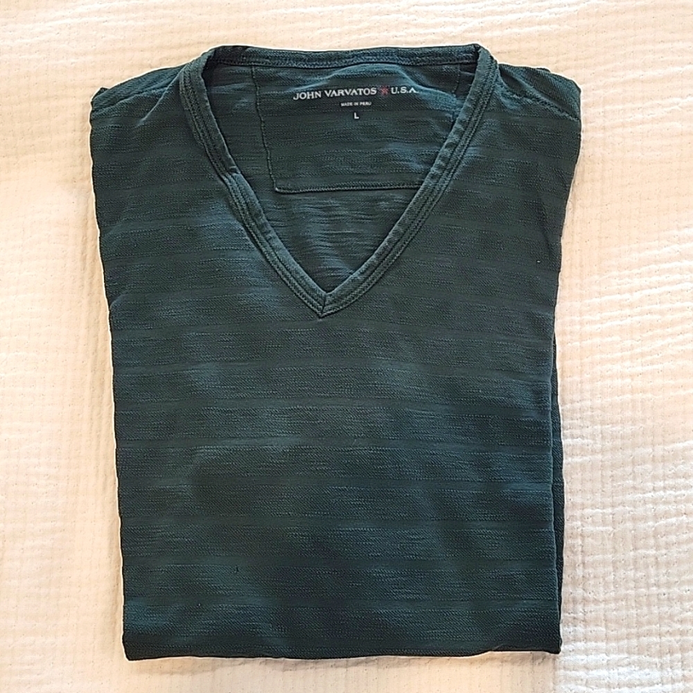 John Varvatos ribbed v-nect tee, size large, green.